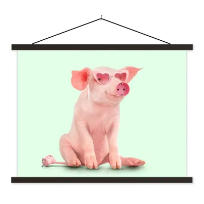 Produktbild von MuchoWow® Textilposter Schwein - Rosa - Brille - Sockel - Tiere 120x90 cm mit schwarzem Rahmen - Aufhänger für Poster
