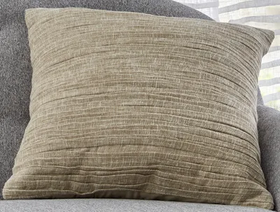 Produktbild von Kutti Kissenhülle Crinkle Polyester/Baumwolle Kissenbezug Dekokissen Sofakissen weicher Musselin mit Biesen Reißverschluss 50 x 50 cm (1 STK) Farbe Taupe/Natur