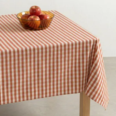 Produktbild von GAMUSI Fleckabweisende Tischdecke mit Vichy-Karo, rechteckig, Baumwollgewebe, natürliche Haptik, 140 x 240 cm, Rot