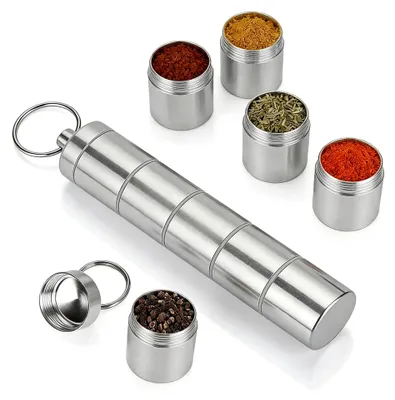 Produktbild von Mini Gewürzstreuer für Camping – 5-in-1 Set für Unterwegs, Picknick und Küche