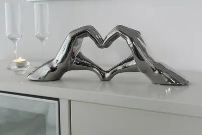 Imagen del producto de Objeto decorativo de la marca Gilde, forma de corazón, cerámica, color plateado, lote de 2 unidades.Altura: 15.00 cmAncho: 45.00 cmProfundidad: 10.00 cmNúmero de artículo: 47240