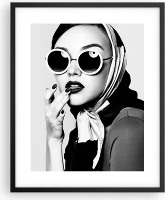 Produktbild von Gerahmtes Poster - Schwarzer Rahmen - Frau Brille Jahrgang - 40x50 cm - Wand Bild - Wanddeko - Wandbilder - Kunstposter - Wandposter - Bilderrahmen - Bilder - Kunstdruck - P2BPA40x50-4457