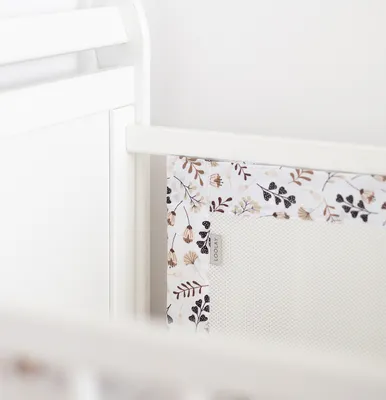 Produktbild von BLUMEN BRAUN Atmungsaktiv 2 TLG. Netzstoff BETTUMRANDUNG Babybett Umrandung Neugeborene Baby Sprossen Bett Schutz für 120x60 cm Babybett 110x30cm