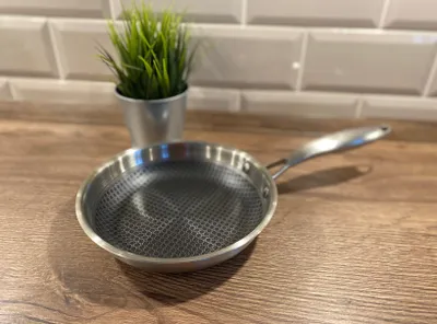 Produktbild von Gsw GSW Bratpfanne 24 cm TriPly Edelstahl mit Wabenstruktur