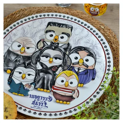 Produktbild von Pizzateller aus Porzellan der Addams Family