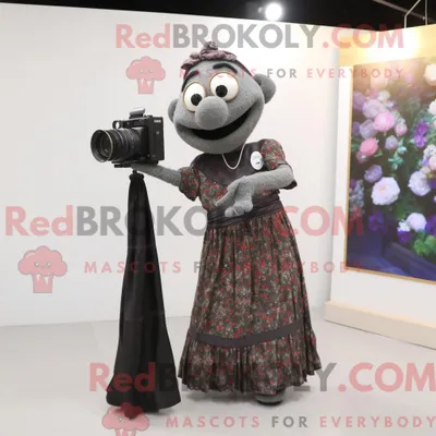 Productafbeelding van Cameramascottekostuumkarakter REDBROKOLY gekleed met een maxi-jurk en clutches