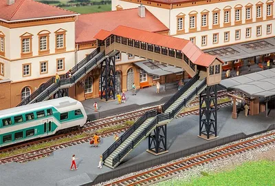 Obrázok produktu pre Faller 120109 Most pre peších so zastrešením Epocha II