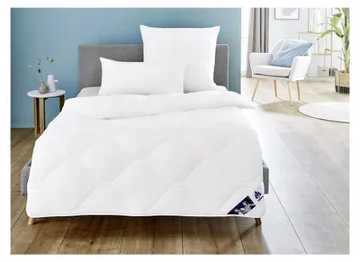 Produktbild von Ganzjahresdecke - Hergestellt in Deutschland - Mono Ganzjahresdecke mit Bezug aus weicher Mikrofaser, Bettdecke für den Übergang, 135 x 200 cm,