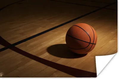 Produktbild von MuchoWow® Poster Ein Basketball im Scheinwerferlicht auf einem Basketballplatz 60x40 cm - Schlafzimmerdekoration