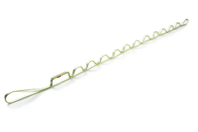 Daisychain Bio-Dyn 11 mm 135 cm von Ocun; eine grüne Kletterschnur mit Schlaufen.