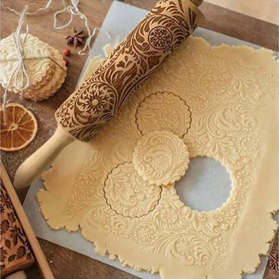 Productafbeelding van Deegroller met 3D-reliëf - motieven: eland, sneeuwvlok, paisley, olijftak - geschikt voor koekjes en gebak - 35 cm x 5 cm
