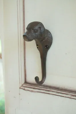 Produktbild von Zauberhafter Hunde Haken "Wautzi" im Shabby chic aus Gusseisen H.14,8 cm