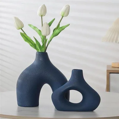 Produktbild von Set aus 2 Blauen Keramischen Vasen für moderne Wohnaccessoires - Runde matte Donut-Vasen für Pampasgras in neutralem Boho-Skandinavischem Minimalist-Stil für Wohnzimmer und Hochzeit