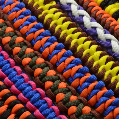 Imagen del producto de Cuerda paracord 550, de 4 mm de diámetro, 30 metros de longitud, fabricada en nylon-poliéster, ideal para manualidades