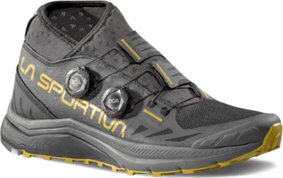 Trailrunning-Schuh "Jackal II Boa" von La Sportiva in Grau mit gelben Akzenten und Boa-Verschlusssystem.