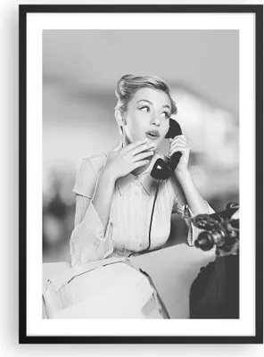 Produktbild von Gerahmtes Poster - Schwarzer Rahmen - Vintage Schwarzweiß Telefonieren - 50x70 cm - Wand Bild - Wanddeko - Wandbilder - Kunstposter - Wandposter - Bilderrahmen - Bilder - Kunstdruck - P2BPA50x70-4592