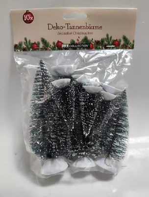 Du siehst hier eine Packung mit zehn kleinen, dekorativen Tannenbäumen.