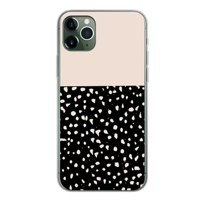 Produktbild von MuchoWow® Handyhülle Schutzhülle Hülle für iPhone 11 Pro Max Polka dots - Beige - Schwarz Silikon Softcase Handy Hülle - Schutz