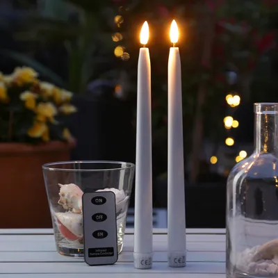 Produktbild von LED Stabkerzen - Kunststoff - realistische 3D Flamme - H: 28cm - Timer - für Innen/Außen - weiß
