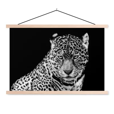 Produktbild von MuchoWow® Textilposter Leopard - Tiere - Schwarz - Weiß - Porträt 60x40 cm mit holzfarbenen Rahmen - Bilder