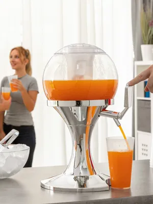 Produktbild von InnovaGoods - Chłodziarka do piwa Ball, Innowacyjny design, Pojemność 3,5 litra, Wolna od BPA, Łatwa w użyciu, Uniwersalna na przyjęcia, Srebrna, 24x24x42 cm