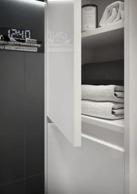 Produktbild von BADLAND Badezimmer Hochhängeschrank Hochschrank mit 2-Türen CREA 140x40x25 Weiß