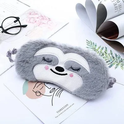 Produktbild von Weiches Panda Plüschschlafmasker für Nachtschutz bei Kindern und Erwachsenen - Reisefreundliches Blindtuch mit süßem Tierdesign.