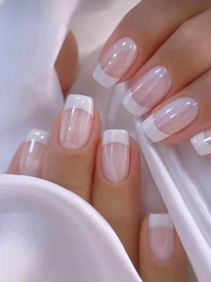 Image de GlamRays 24 Pack Press On Nails Moyen Carré Set Blanc Faux Ongles Scintillants