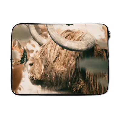Produktbild von MuchoWow® Laptop Hülle 14 ZollSchottischer Hochländer - Schmetterling - Tiere Laptoptasche - Laptoptasche - Stoßsicher - Schutzhaube