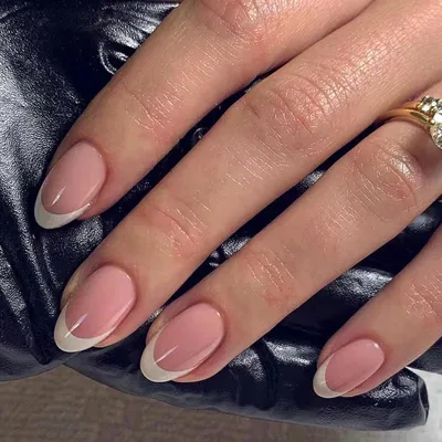 Image de Ongles artificiels adhésifs, forme amande, longueur moyenne, finition French manucure, couleur nude rose, ensemble de 30 pièces