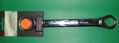 Obrázek produktu pro JONNESWAY Klíč očkový s ráčnou 17x19 mm oboustranný