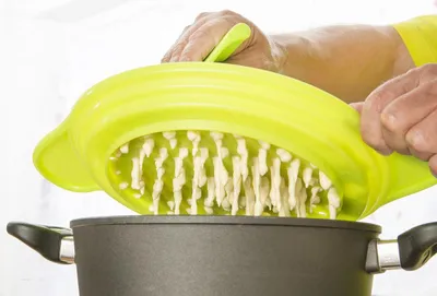 Zdjęcie produktu dla Prasa do Spaetzle Alternatywny cud Spaetzle z opatentowanym skrobakiem GREEN