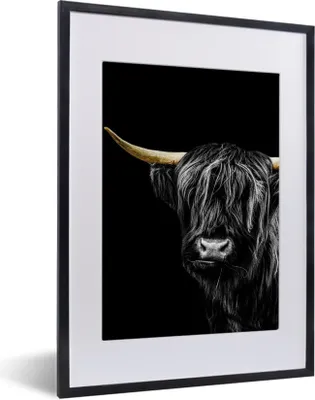 Produktbild von MuchoWow® MuchoWow® Gerahmtes Poster Schottisches Hochlandrind - Gold - Schwarz 30x40 cm - Poster mit zchwarzem Bilderrahmen - Wandposter Schlafzimmer