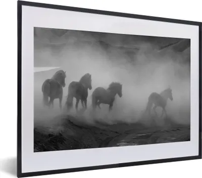 Produktbild von MuchoWow® MuchoWow® Gerahmtes Poster Galoppierende Pferde im Nebel 40x30 cm - Poster mit zchwarzem Bilderrahmen - Bilderrahmen - Poster im Rahmen