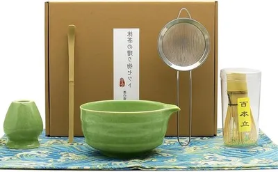 Complete Matcha Set mit 6 Teilen - Grüner Matcha Schüssel, Bambusbesen, Löffel, Halter, Sieb und Teematte - Ideal für