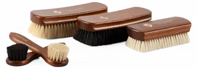 Produktbild von 5-teiliges Pflegeset für Schuhe, bestehend aus Bürsten mit Borsten aus Pferdehaar und Ziegenhaar
