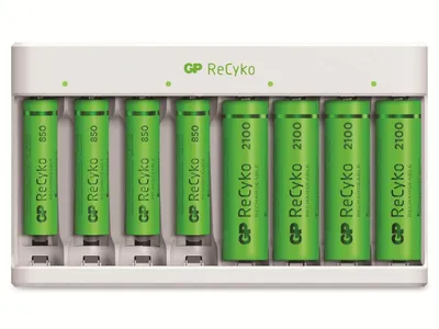 Produktbild von GP E811 Universal-Ladegerät, fÃ1/4r bis zu >=5 Akkus, inkl. 8 Akku(s) mit 2100mAh Kapazität