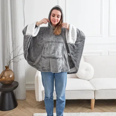 Produktbild von Dunkelgraue Sherpa-Poncho-Decke mit Ärmeln