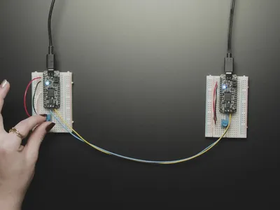 Produktbild von Adafruit Feather M4 CAN Express with ATSAME51, 120MHz Cortex M4 + 512KB Flash 4759
