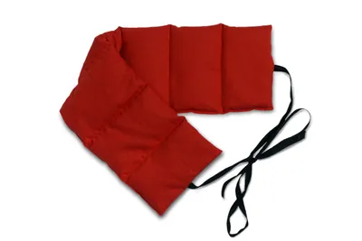 Produktbild von Traubenkernkissen 7-Kammer mit Band, 65x15 kirschrot. Wärme-Kissen, Körnerkissen, Gürtel zum Binden
