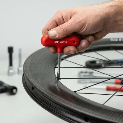Produktbild von DT Swiss Nippelspanner 4-kant rot - Speichenschlüssel für innenliegende Nippe....