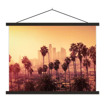 Produktbild von MuchoWow® Textilposter Palme - Skyline - Sonnenuntergang - Architektur 150x113 cm mit schwarzem Rahmen - Wohnzimmer