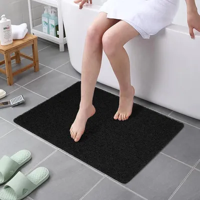 Obrázek produktu pro Protiskuzová podložka do sprchy, rozměry 80x60 cm, s odtokem, vyrobená z PVC, s texturou připomínající lufu, rychle schnoucí, černá barva