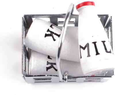 Produktbild von Mini Einkaufskorb mit Miniatur Milchflaschen (1 Set)