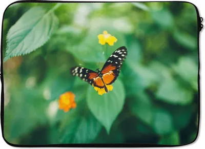 Produktbild von MuchoWow® Laptop Hülle 14 ZollSchmetterling auf Blume Laptoptasche - Laptoptasche - Stoßsicher - Schutzhaube