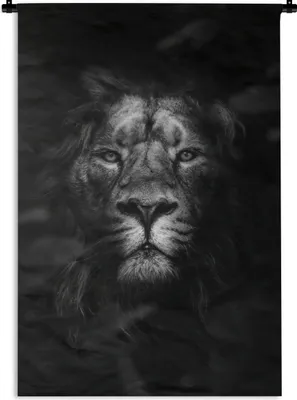 Produktbild von MuchoWow® Wandteppich Wandbehang Porträt eines Löwen im Dschungel - schwarz und weiß 60x90 cm Tapisserie Dekoration Wandtuch - Foto-Teppich - Abwaschbar
