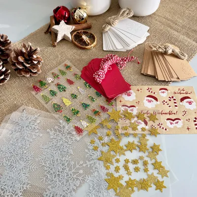 Produktbild von Oblique Unique Weihnachtsdeko Set - Geschenke Deko Sticker Aufkleber + Geschenkanhänger für Advent Deko Basteln