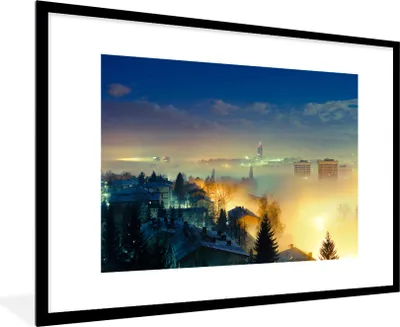 Produktbild von MuchoWow® Gerahmtes Poster Die nebligen Straßen von Sarajevo in Bosnien und Herzegowina 90x60 cm - Poster mit Schwarzem Bilderrahmen Wandposter Rahmen Foto Bilder - Wanddekoration - Fotos