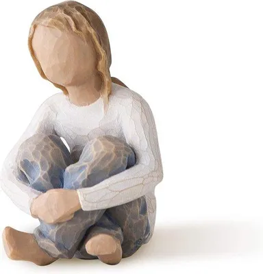 Productafbeelding van Unyqoos® Wilgbeeldje "Geliefd kind" – Decoratief beeld van hars, met de hand gegoten en met de hand beschilderd, met een houtsnij-uitstraling, hoogte 7,5 cm