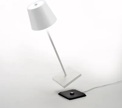 Image de Lampe De Table Led Poldina Pro Black, Rechargeable Et Dimmable Avec Une Autonomie Allant Jusqu'À 12 Heures. Ip65 Extérieur.